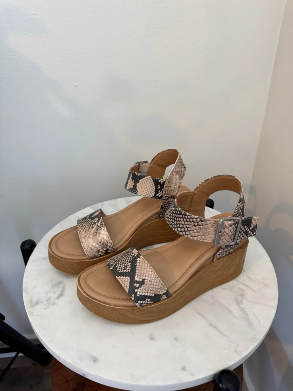 Universal Thread Womens Snake-Print Platform Sandals - Light Beige/Black - Picture 2 of 3